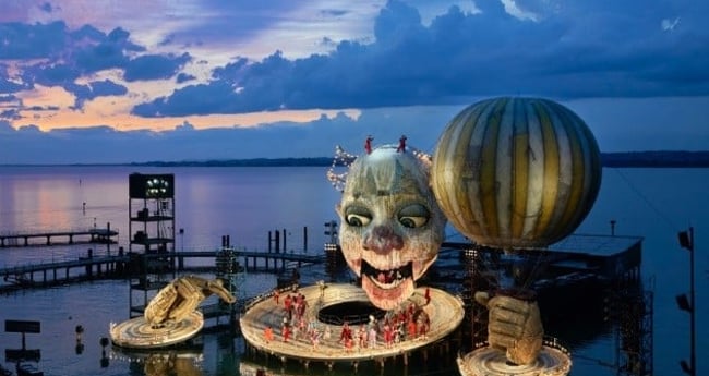 Image of Pfaff-silberblau BETA moving the collar of the Rigoletto on the lake stage at the Bregenz Festival