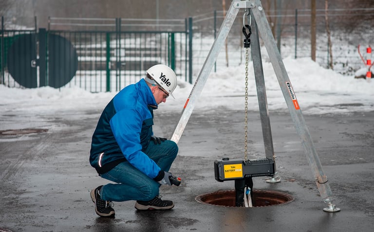 Image of Man in hardhat on an outdoor construction site